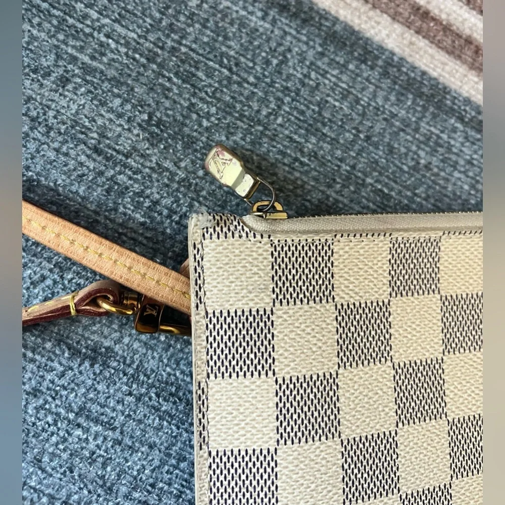 Louis Vuitton Damier Azur Pochette Accessoires 9.5x6 wristlet - Picture 5 of 10